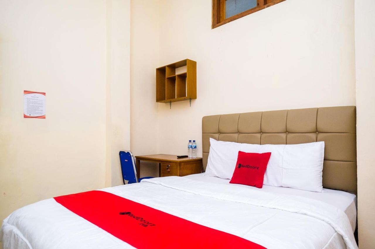 Reddoorz Syariah @ Griya Thamrin Manahan Solo ภายนอก รูปภาพ