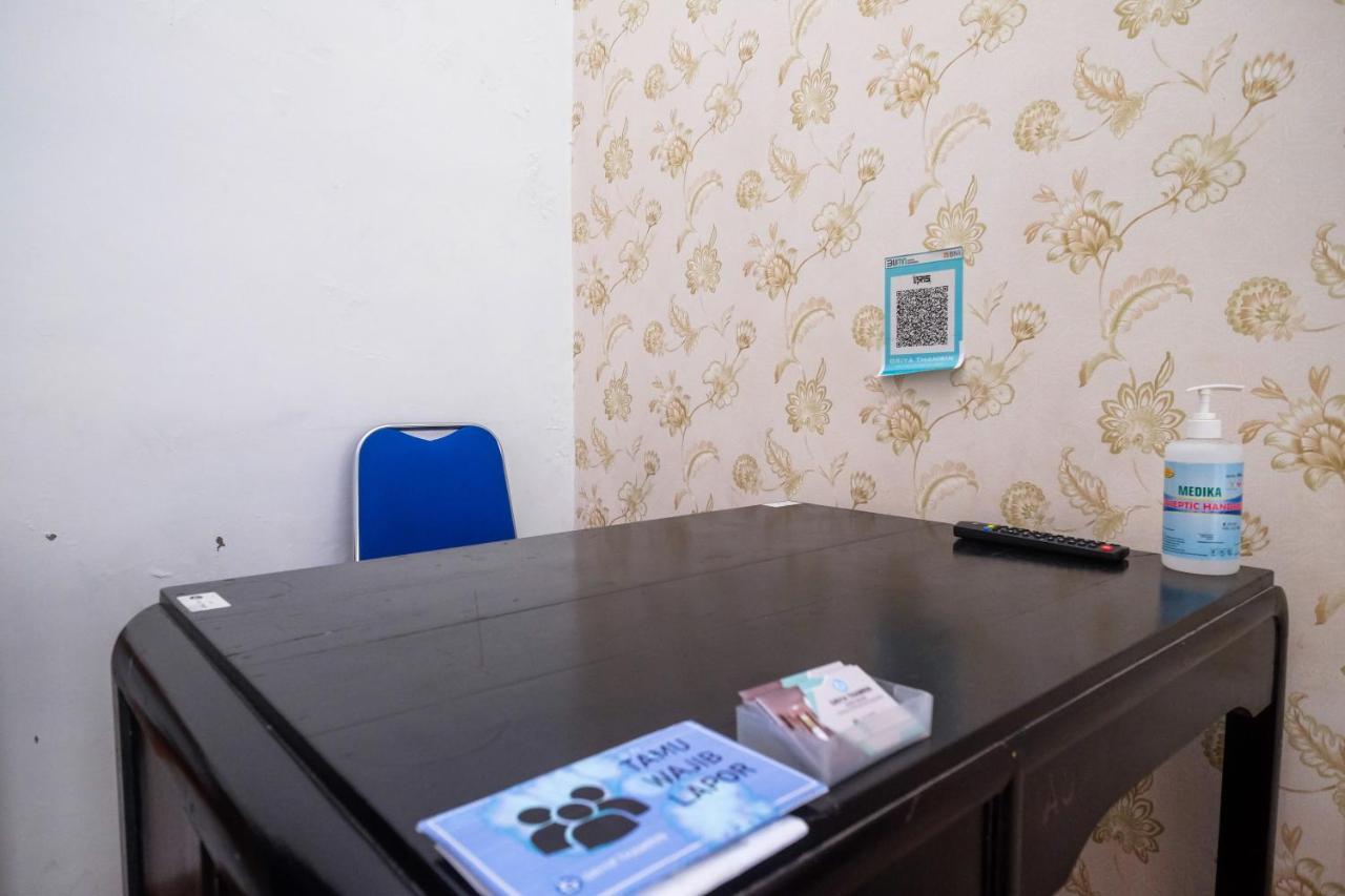 Reddoorz Syariah @ Griya Thamrin Manahan Solo ภายนอก รูปภาพ