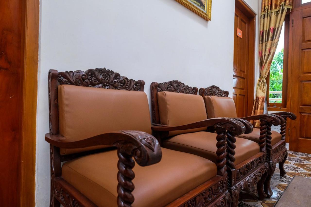 Reddoorz Syariah @ Griya Thamrin Manahan Solo ภายนอก รูปภาพ