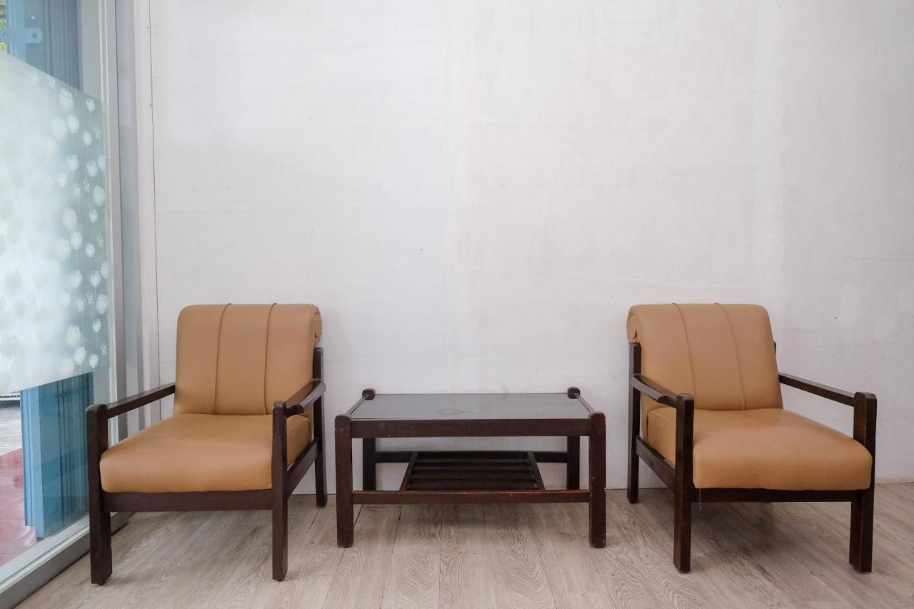 Reddoorz Syariah @ Griya Thamrin Manahan Solo ภายนอก รูปภาพ