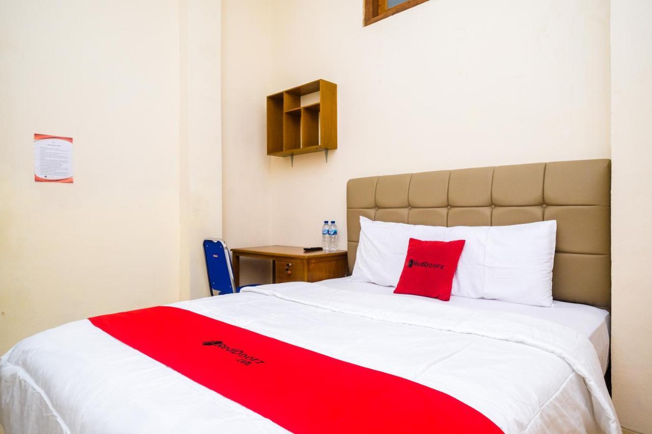 Reddoorz Syariah @ Griya Thamrin Manahan Solo ภายนอก รูปภาพ