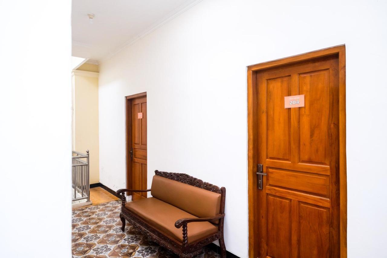 Reddoorz Syariah @ Griya Thamrin Manahan Solo ภายนอก รูปภาพ